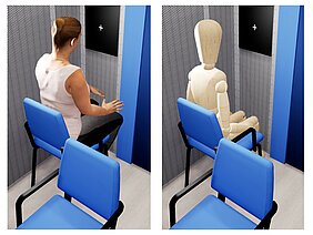 Zwei Bildausschnitte aus dem VR-Labor nebeneinander, VR-Frau und Holzfigur Woody sitzen mit dem Rücken dem Betrachter zugewandt in der schallisolierten VR-Kabine. 