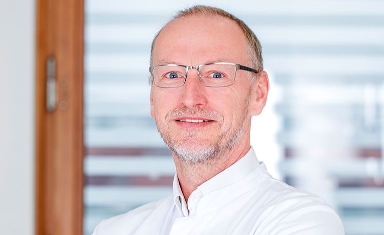 Portraitfoto von Prof. Dr. med. Mario Löhr