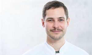 Portraitfoto von Tobias Malzacher