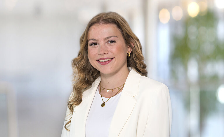 Portraitfoto von Vanessa Kühn