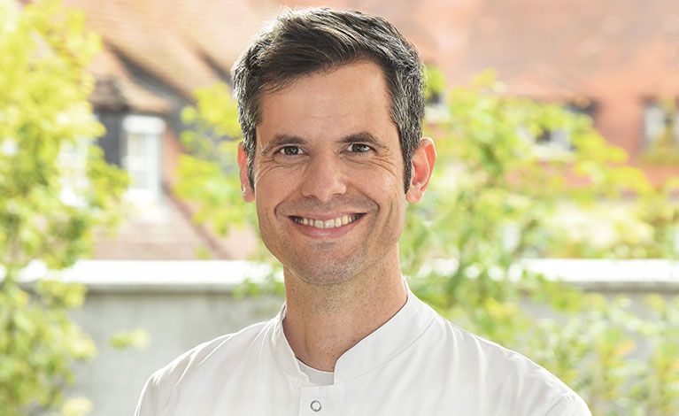 Portrait von PD Dr. Dr. Stefan Hartmann 