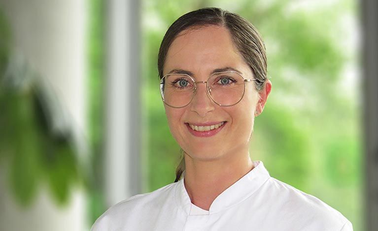 Porträt von Jessica Simet 