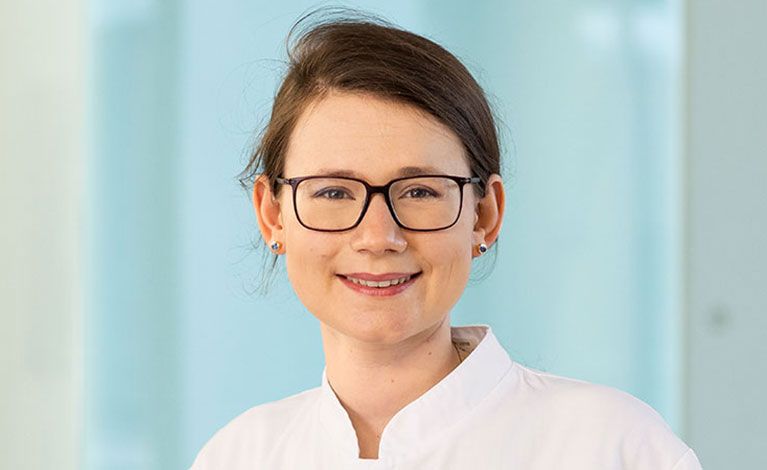 Portraitfoto von Dr. med. dent. Katja Stockinger