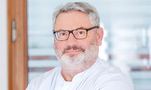 Portraitfoto von Dr. med. Paul Pakos