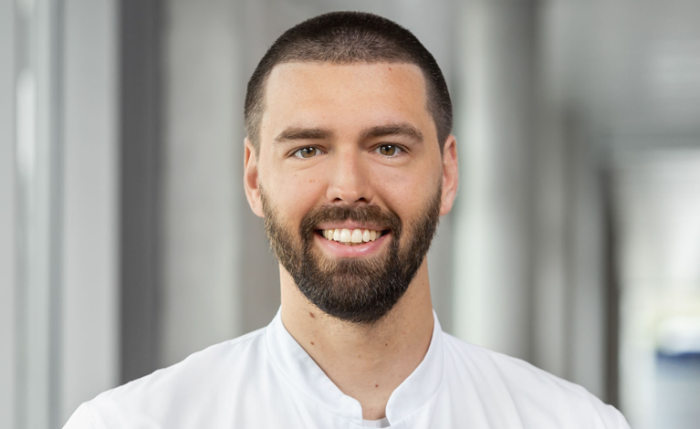 Portraitfoto von M. Knauer