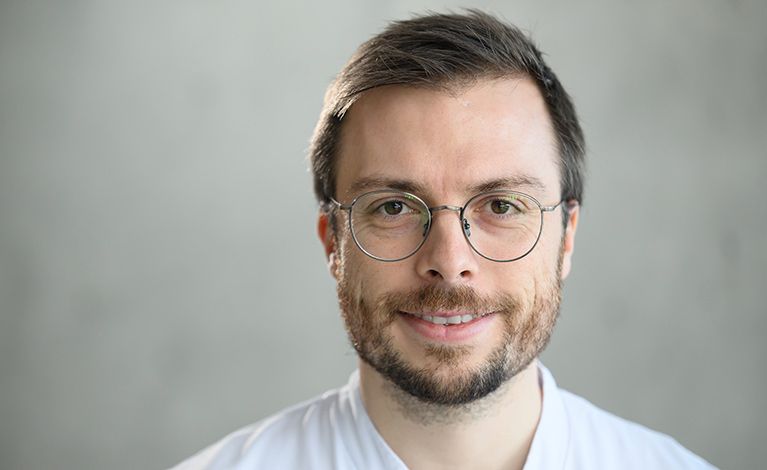 Portraitfoto von Philipp Sodmann