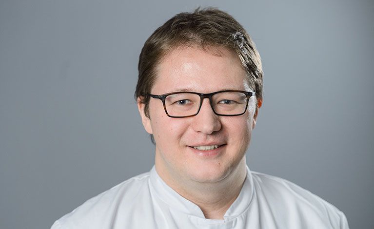 Portraitfoto von Dejan Radaković