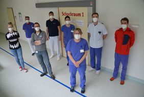 Das interdisziplinäre Organisationsteam bildeten (von links): Jasmin Wagner (Anästhesiologie), Dr. Oliver Happel (Anästhesiologie), Tobias Tischer-Zeitz (Anästhesiologie), PD Dr. Johan Lock (Allgemeinchirurgie), Dr. Mila Paul (Unfallchirurgie), Carolin Hofmann (Anästhesiologie), Manuel Hassemer (Anästhesiologie) sowie Dr. Henner Huflage (Radiologie).