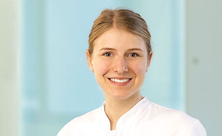Portraitfoto von Dr. med. dent. Sandra Hinderer