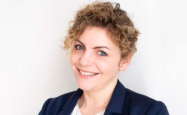 Porträtfoto von Stephanie Jacobs
