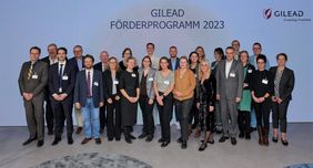Die Preisträger des Gilead Grant Förderprogramms auf der Bühne.