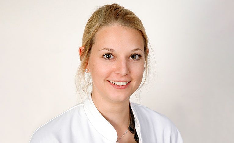 Portraitfoto Assistenzärztin Dr. med. Carolin Weiß