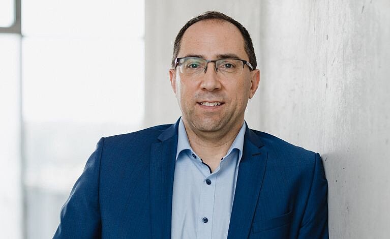 Portraitfoto von Stefan Rehberger