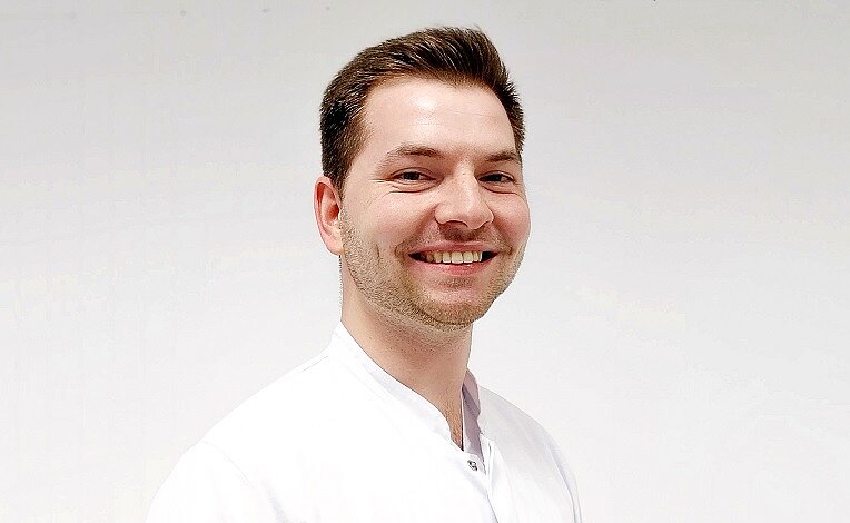 Portraitfoto von Benedikt Schrenker