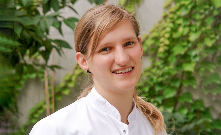 Portraitfoto von Dr. Janina Zirkel