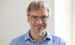 Portraitfoto von Prof. Dr. Jürgen Groll