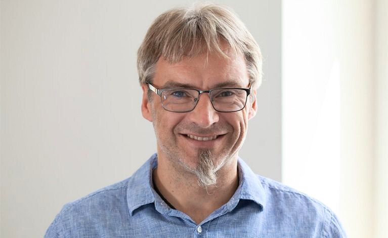 Prof. Dr. Jürgen Groll Portraitfoto von Prof. Dr. Jürgen Groll
