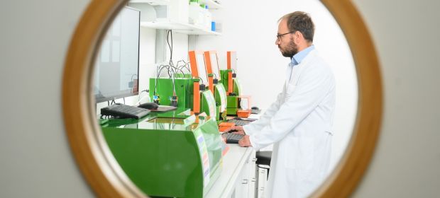 PD Dr. Thomas Nerreter Privatdozent Dr. Thomas Nerreter im Labor