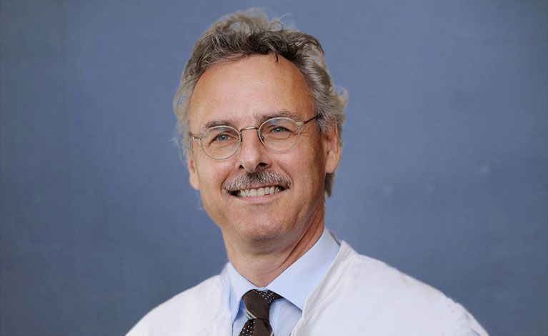Portraitfoto von Prof. Dr. Guido Stoll