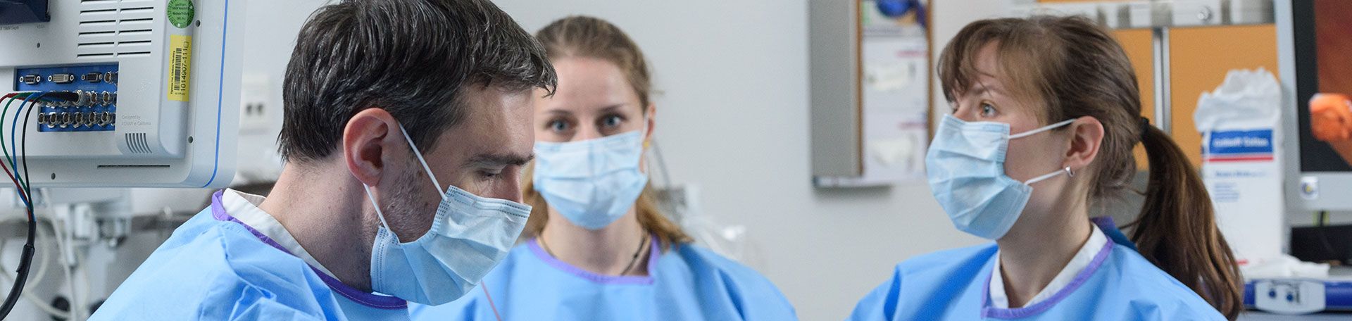 Operation Illustrationsbild: Ärzte während einer Operation