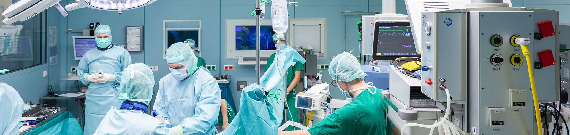 Chirurgen Ärzte im Operationssaal