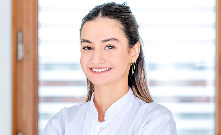 Portraitfoto von Nur Aray