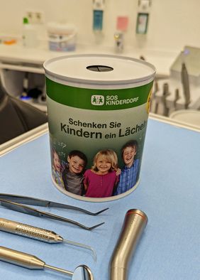 An der Zahnklinik des Uniklinikums Würzburg wird Zahngold für einen guten Zweck gesammelt.