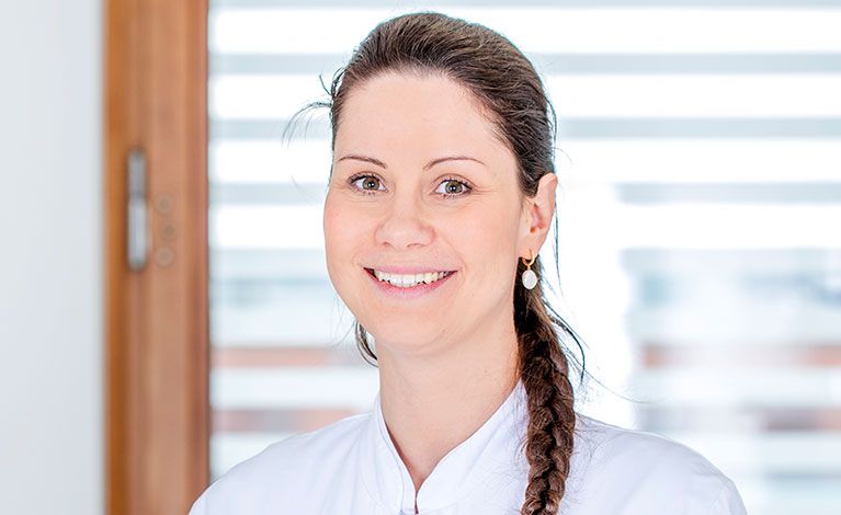 Portraitfoto von Dr. med. Vera Nickl, MHBA, M.Sc.