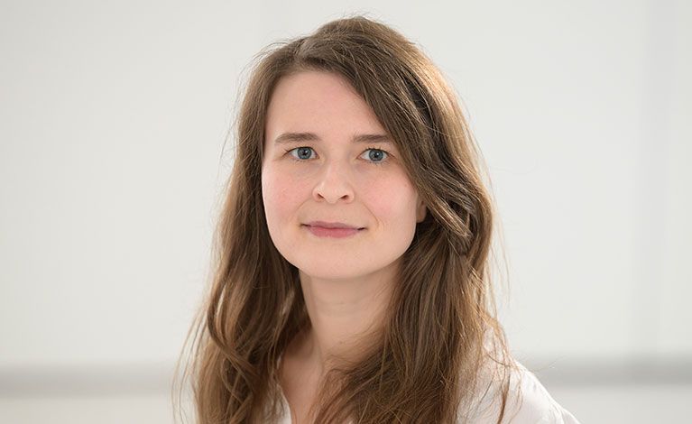 Porträtfoto von Sonja Fichter