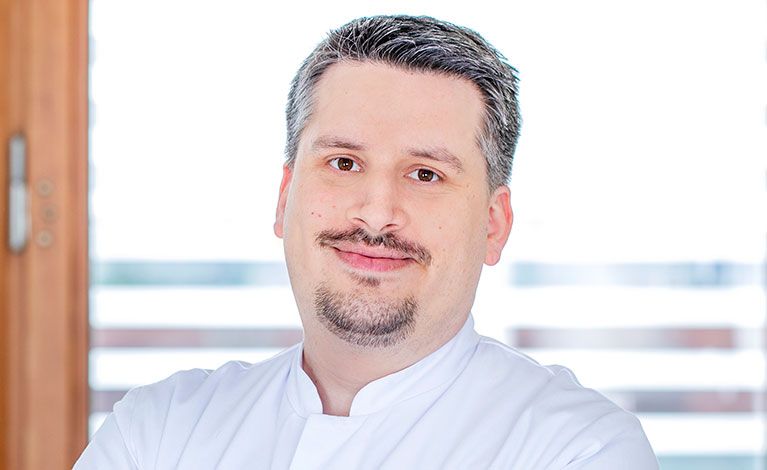 Portraitfoto von Tim Schulz