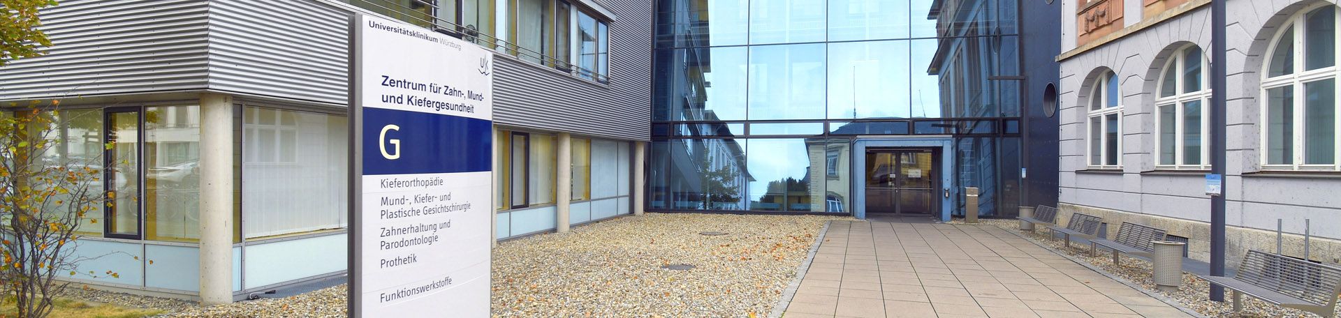 Eingang zur Zahnklinik Würzburg Headerbild: Eingang zur Zahnklinik Würzburg
