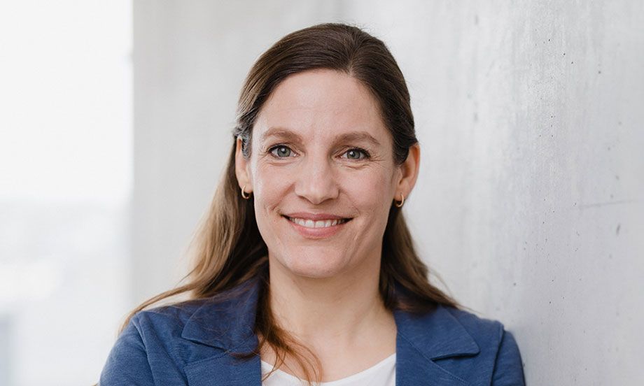 Porträtfoto von Saskia Schuster