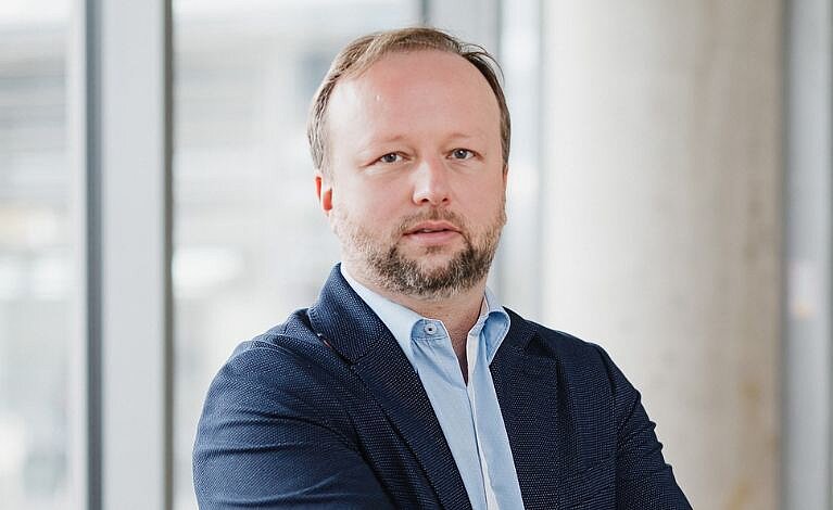 Portraitfoto von Steffen Deeg