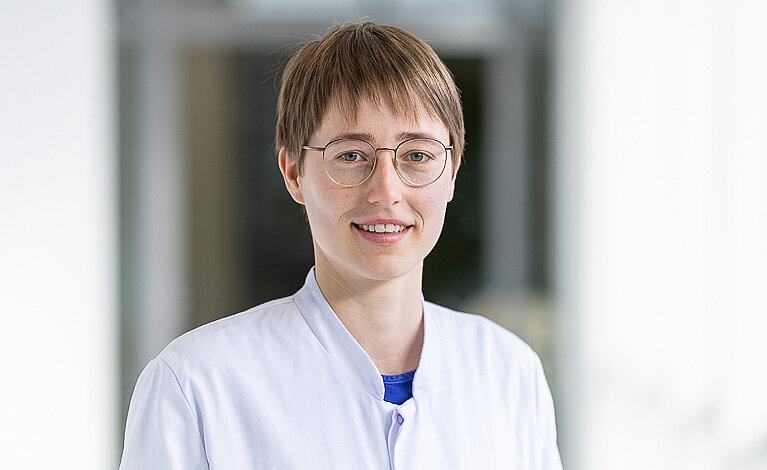 Portraitfoto von Sina Höhlein