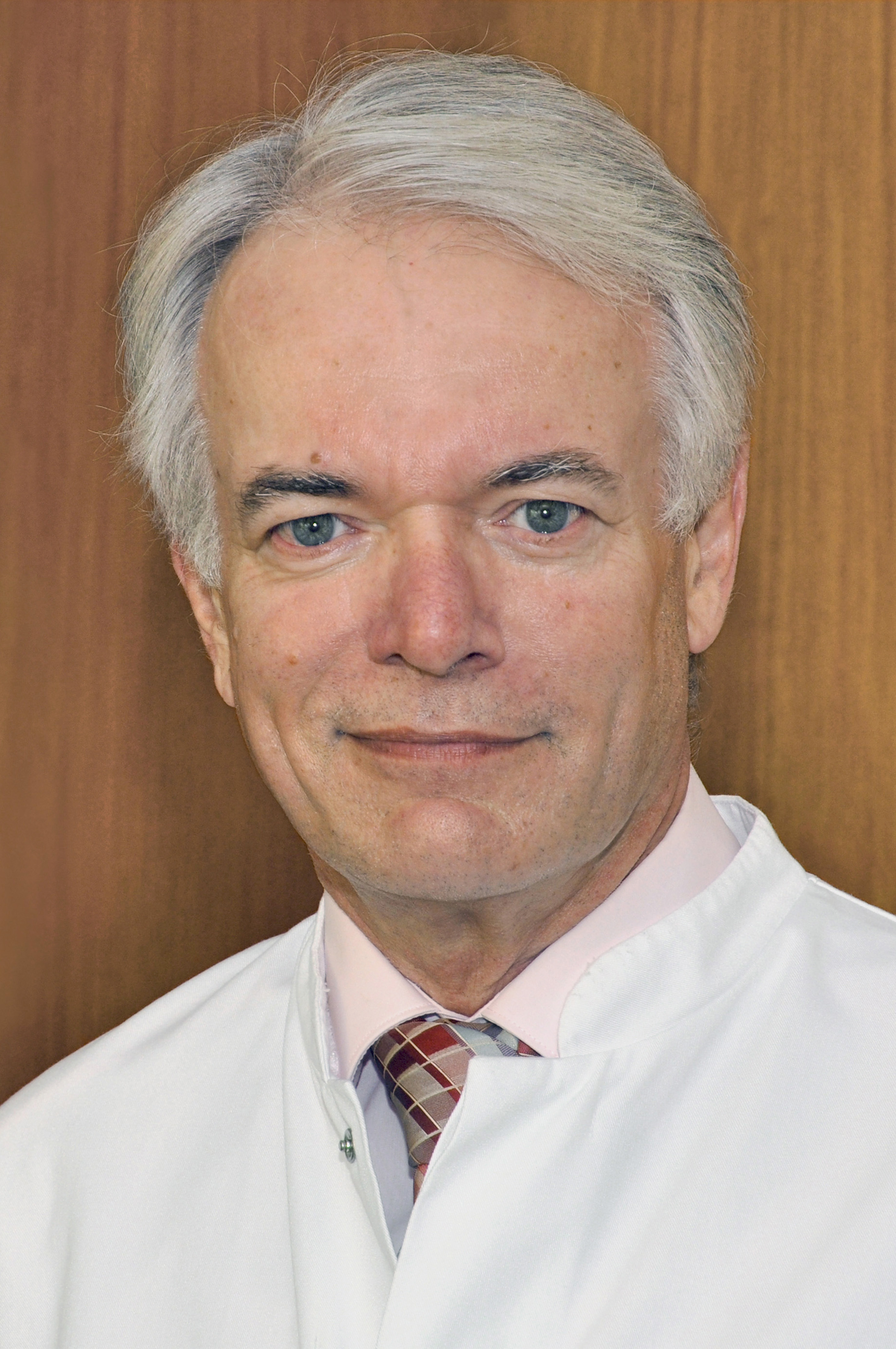 Prof. Dr. Dr. h.c. Rudolf Hagen leitete seit 2005 als Direktor die HNO-Klinik am Universitätsklinikum Würzburg. Ende September scheidet er nun aus dem Amt aus. Prof. Dr. Dr. h.c. Rudolf Hagen leitete seit 2005 als Direktor die HNO-Klinik am Universitätsklinikum Würzburg. Ende September scheidet er nun aus dem Amt aus.