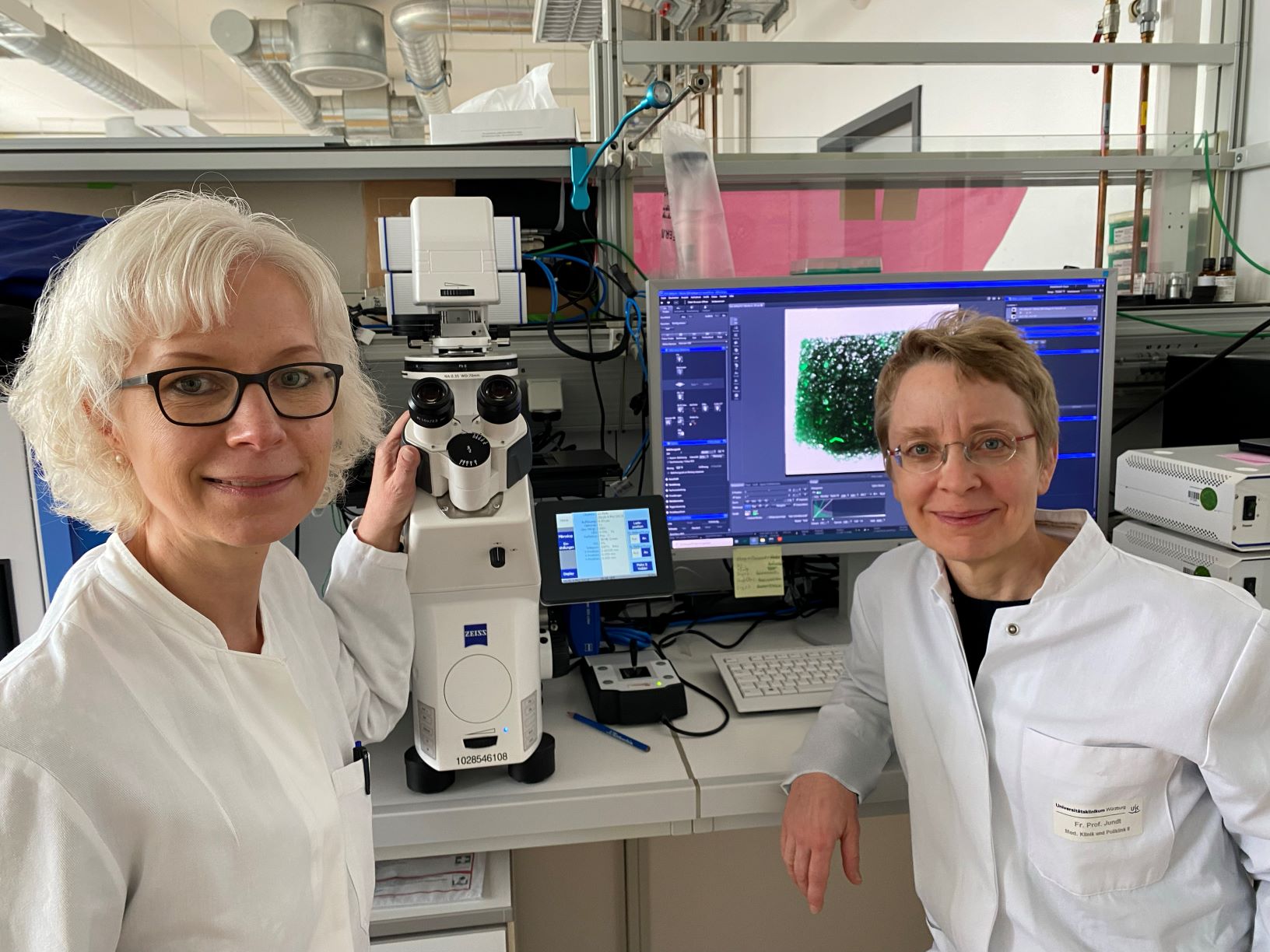Regina Ebert und Franziska Jundt Die beiden Wissenschaftlerinnen Ebert und Jundt im Labor