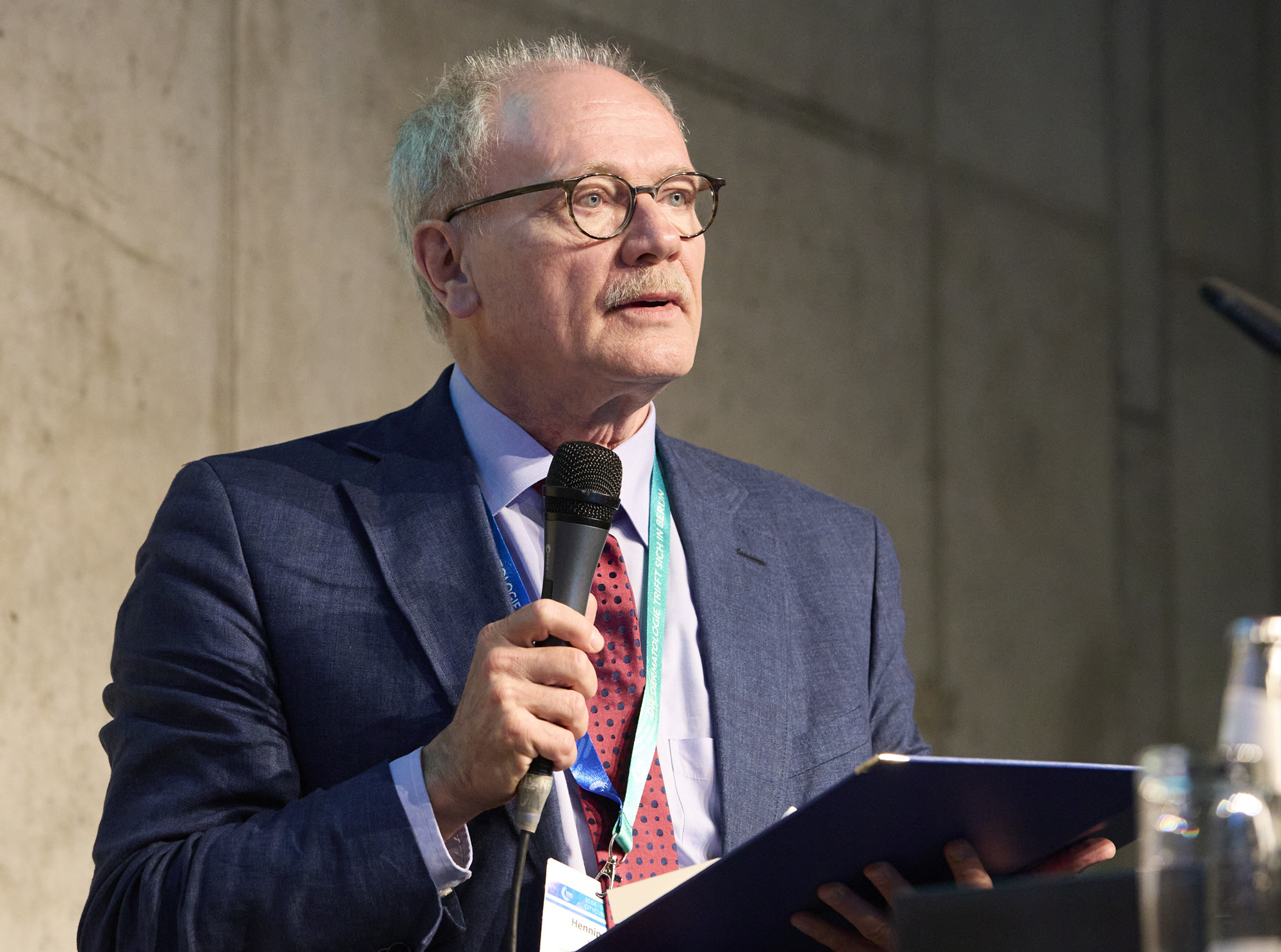 Prof. Dr. Henning Hamm bei seiner Dankesrede anlässlich der Preisverleihung auf der DDG-Tagung 2025 in Berlin. Bild: DDG_Mike Auerbach Prof. Dr. Henning Hamm